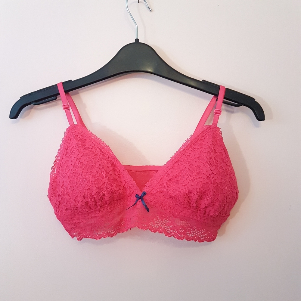 Bright pink bralette, never worn. 💖🌹